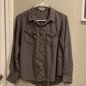 Long sleeve button up top, medium